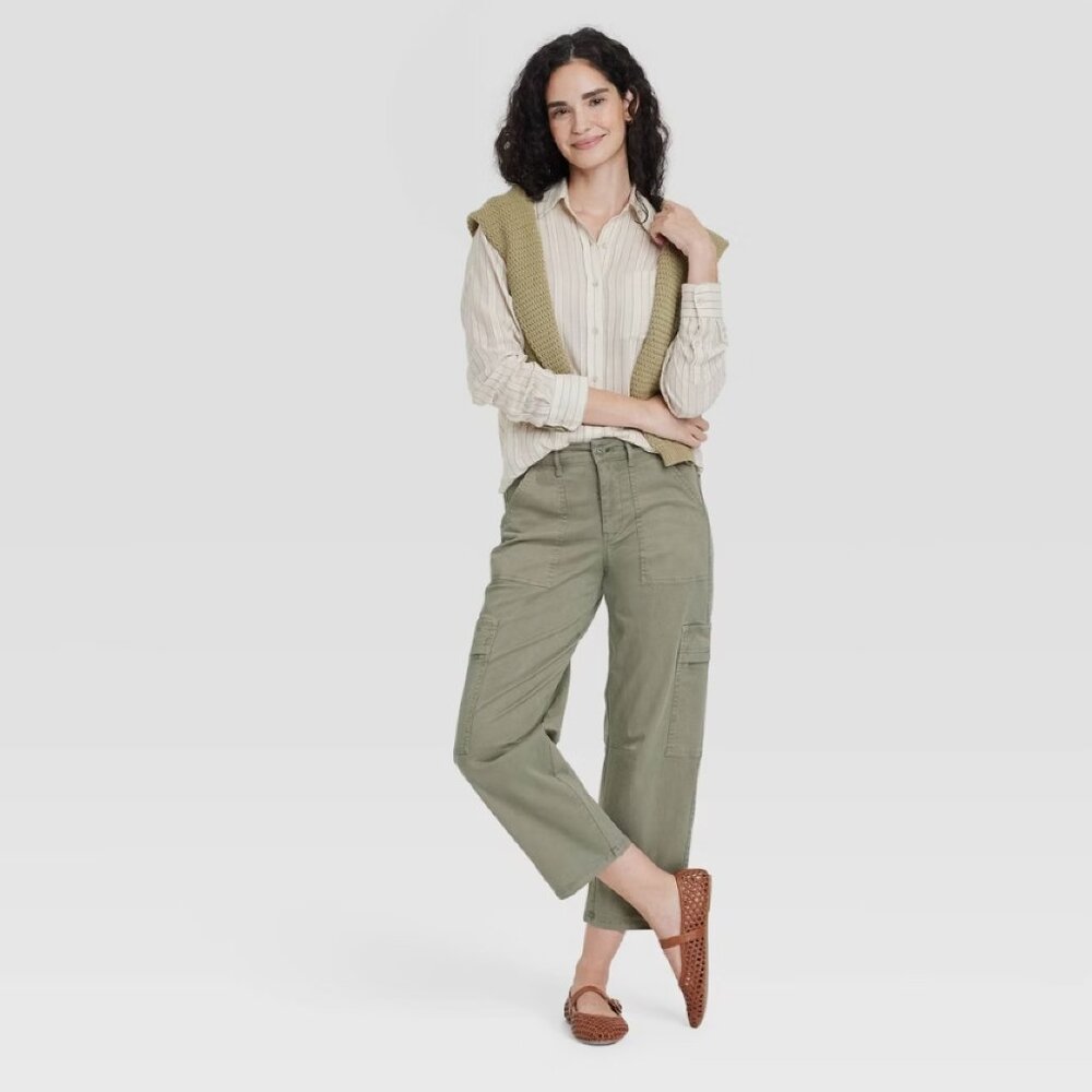 brand new Sz 20 Universal Thread Women's OLIVE Mid-Rise Barrel Leg Cargo Pants